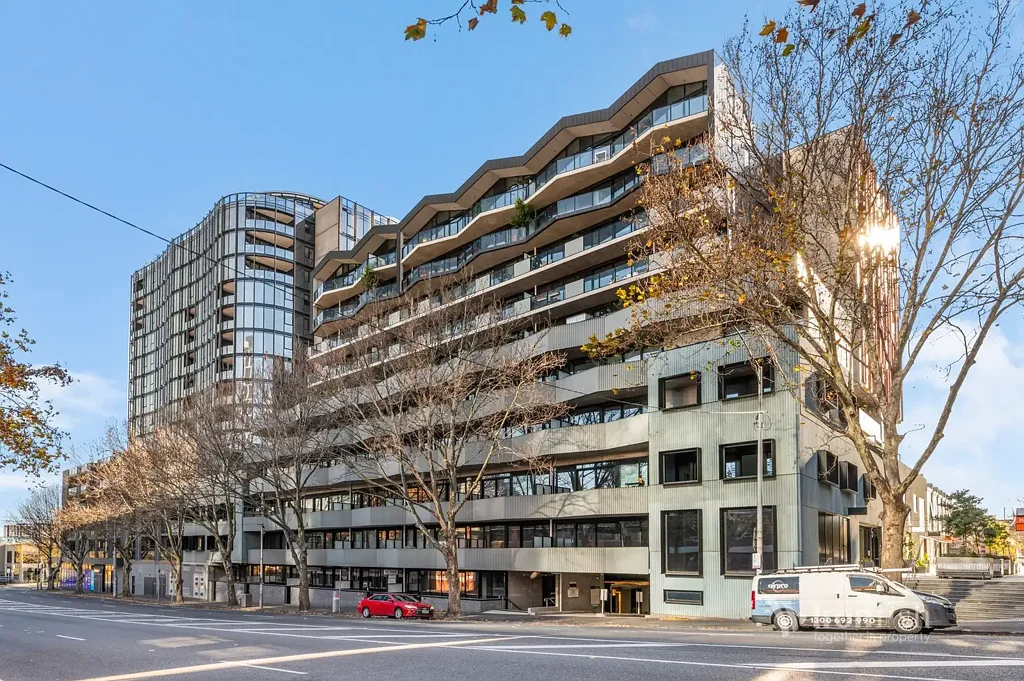 West Melbourne 1Kwarto Stylish Industrial Elegance with a Large Study