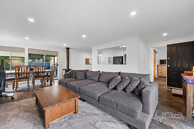 9 Momba Close, Kurunjang, VIC 3337, 3房, 1浴, House