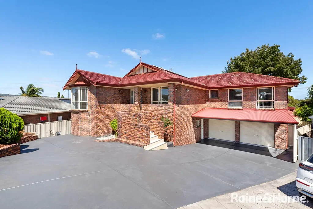 Flagstaff Hill 4房  Versatile Large Family Home Offering Multiple Living Areas