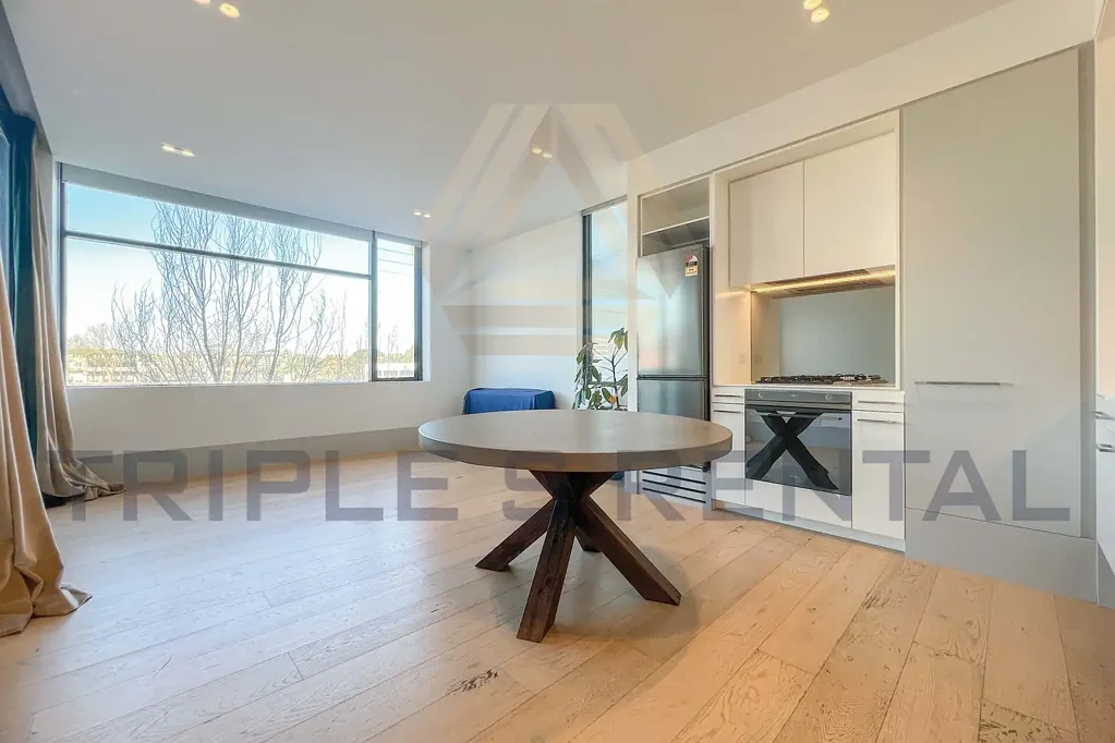 Stunning One Bedroom + Study for Rent