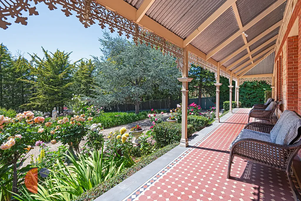 Blackwood 4Moenga SPECTACULAR CHARACTER RESIDENCE IN ABSOLUTE PRIME LOCATION