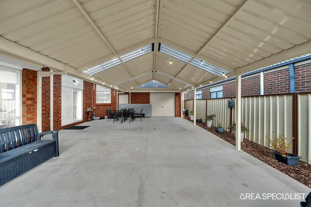 Harkness 3ห้องนอน THE BRIEF: Drive Thru Garage with enclosed Pergola on a 747M2 land