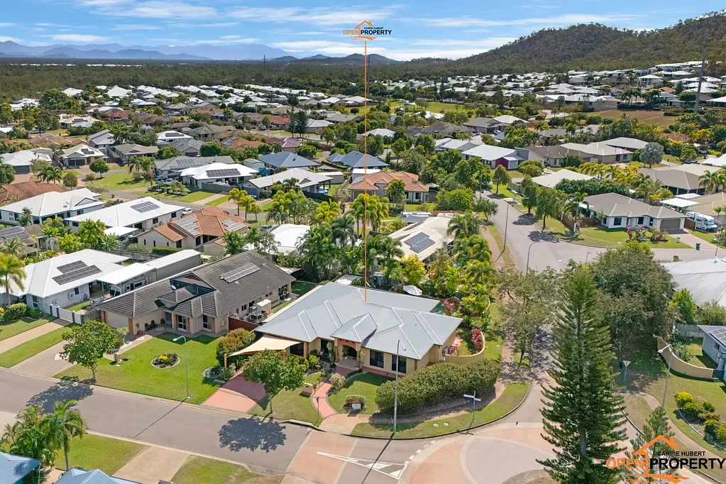 Mount Louisa 6房  Luxury Family Living with Every Extra Imaginable