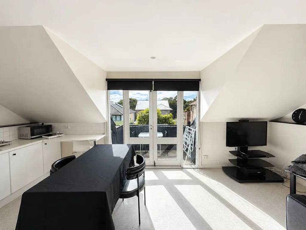 PRIVATE, MODERN FULLY FURNISHED STUDIO APARTMENT