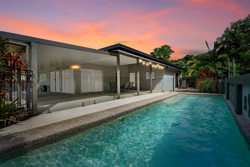Flying Fish Point 5 Bedroom Coastal Charm for the extended family or income potential