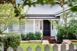 22 LESLIE RD, Glenbrook