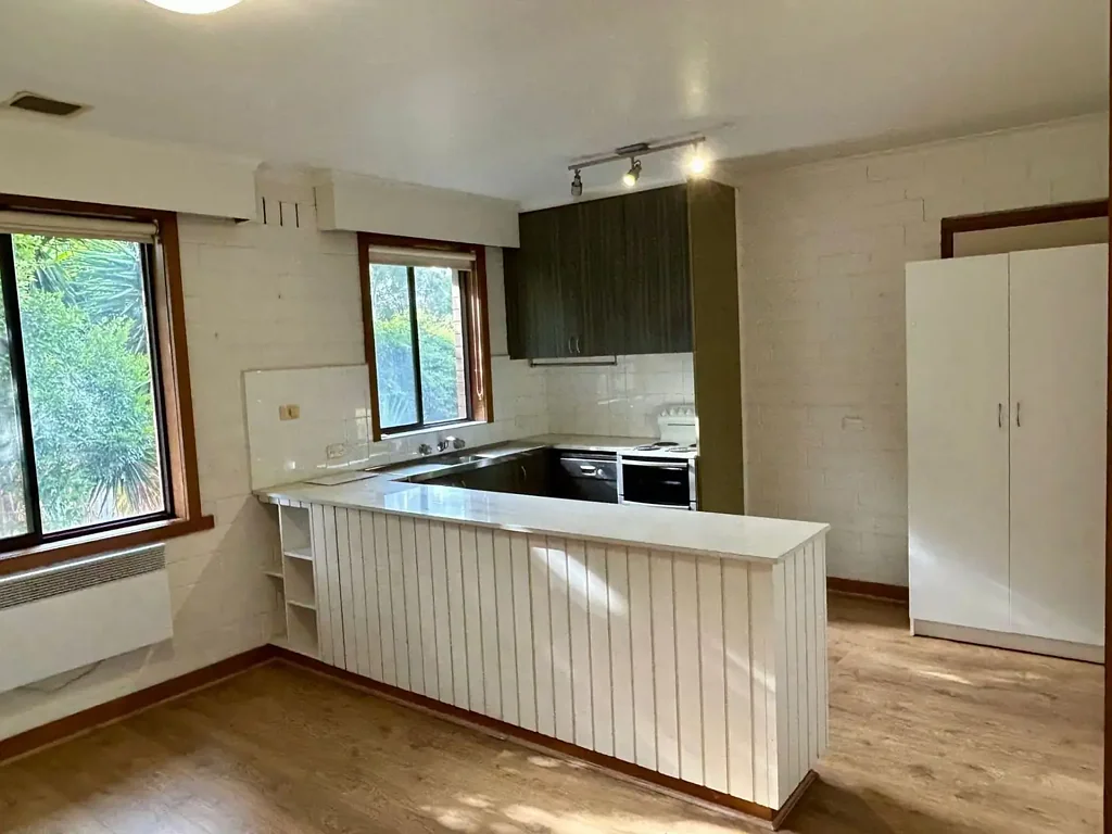 OVERSIZED BEACHSIDE 2-BEDROOM UNIT