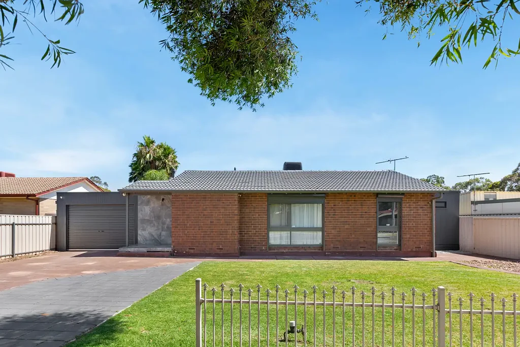 4 Karinga Crescent, Munno Para, SA 5115