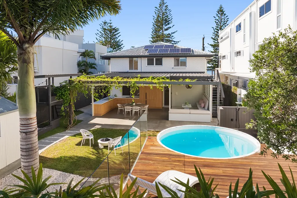 Paradise Point 5房  Luxury Home with Absolute Beach Frontage | Unrivalled Views & Endless Opportunity