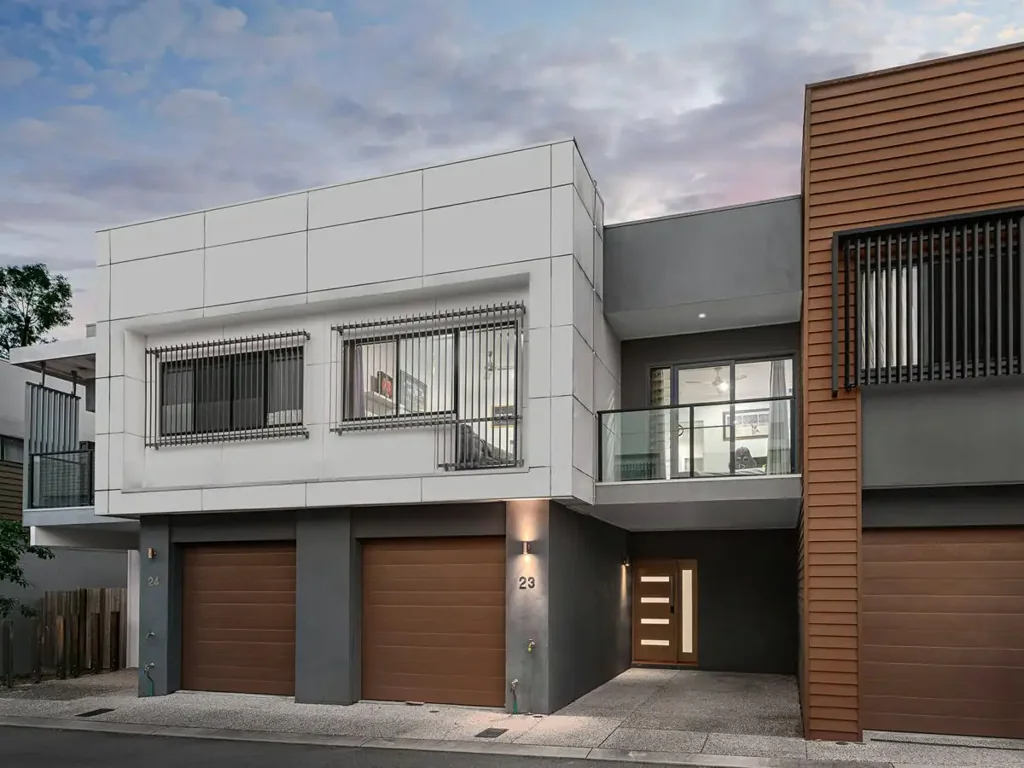 Parkinson 4침실 Stylish Sophistication in an Exceptional Lifestyle Pocket