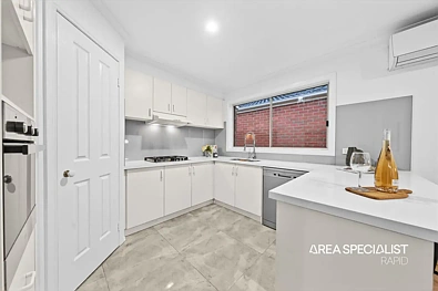 39 STRABANE WAY, HAMPTON PARK VIC 3976, 4 Kuwarto, 2 Banyo, House