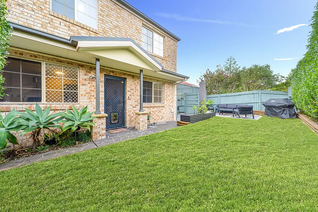 Maroubra 2 Slaapkamer Modern Dual-Level Townhouse with Expansive Outdoor Living and Double Parking