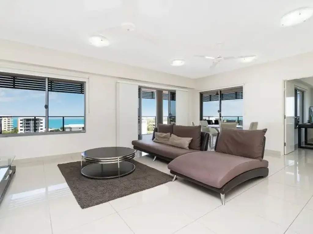 RELAXED CBD LIVING WITH STUNNING OCEAN VIEWS