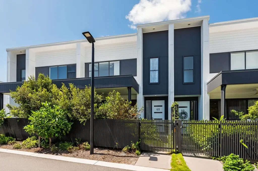 Townhouse in the Prestigious 'Delta' Complex
