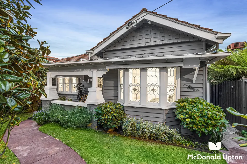 Moonee Ponds 3房 全新翻修加州别墅 宽敞起居3卧2卫 SmegBosch厨房 后院开阔 步行公园学校电车 Leafy Calm & Renovated Comfort in a Prestige Family Pocket