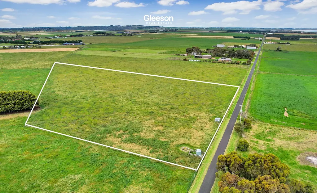 Killarney 5 Acres and Minutes From Killarney Beach