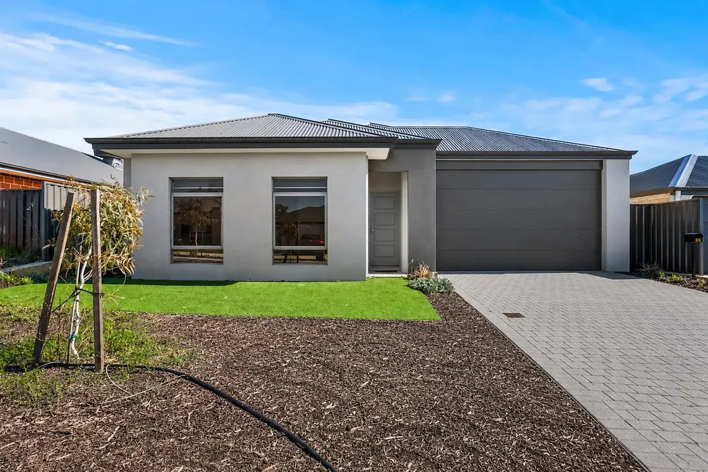 Baldivis 5ห้องนอน Extra height & length garage / Solar & battery / 2023 Build