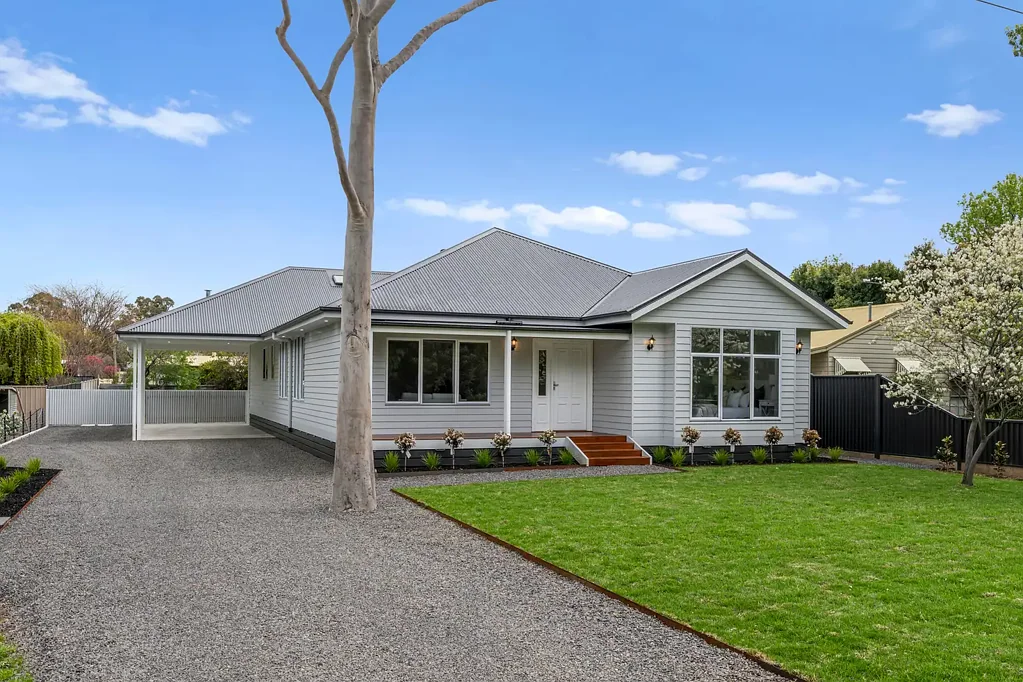 Euroa 4બેડરૂમ New-Build Custom Craftsmanship Meets Contemporary Elegance