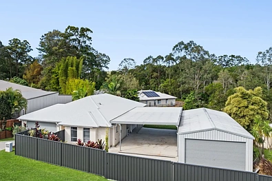 Mooloolah Valley 4कमरा Family living with exceptional shedding and storage
