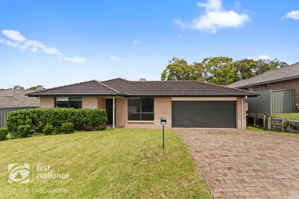 31 Cleveland Street, Cameron Park, NSW 2285