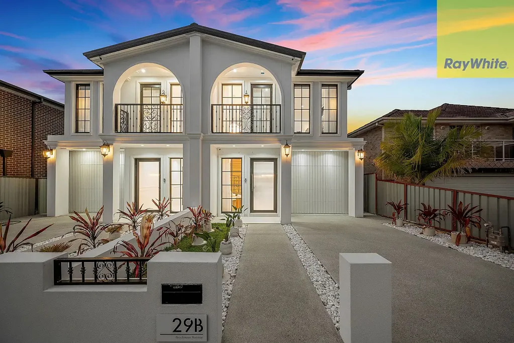 Revesby Heights 5침실 Brand New Luxury Duplex | Designer Living at Its Finest