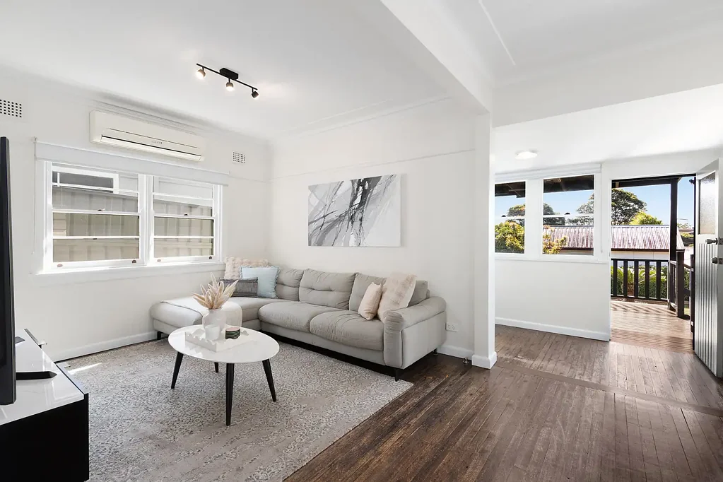 Peakhurst 2房 宁静现代住宅，后方朝北，绿树成荫 Calm, Modern Home with North Rear Aspect and Tree Lined Address