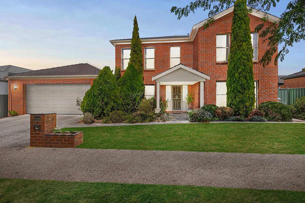 15 Faversham Avenue, Lake Gardens, VIC 3355