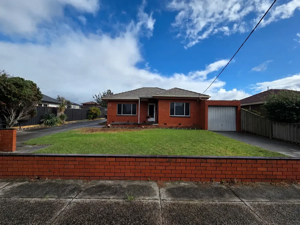 COMFORTABLE UNIT IN THE HEART OF CLAYTON