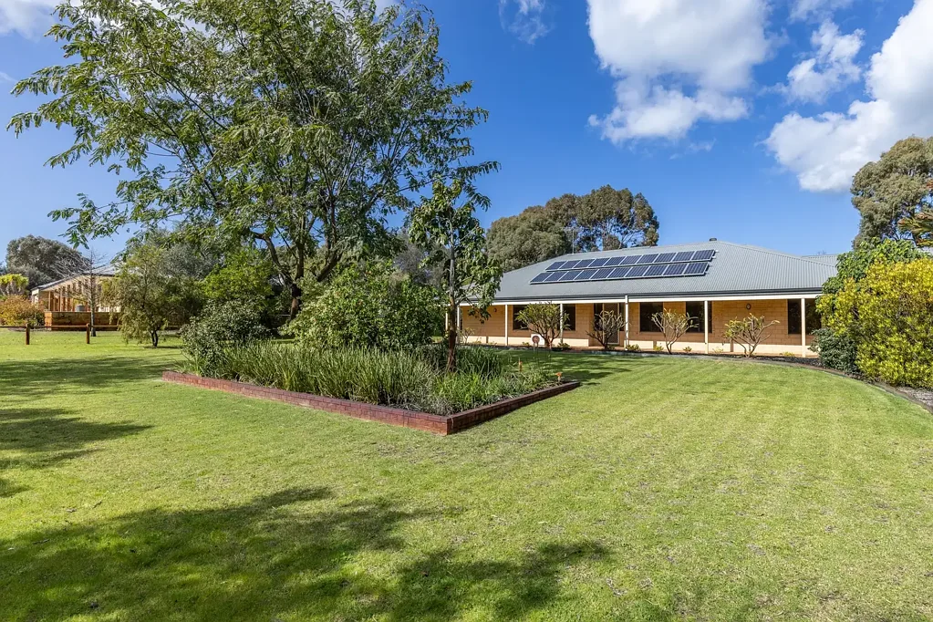 Roelands 3Zimmer Peaceful Lifestyle Retreat with Space, Style & an Exceptional Shed