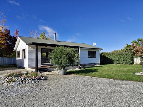 Stunning Refurbished Home in Tranquil Cul-de-Sac