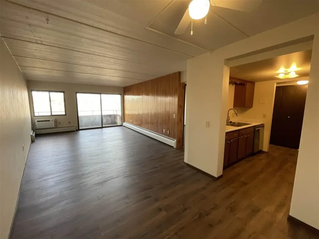 Spacious private flat in central Blackburn