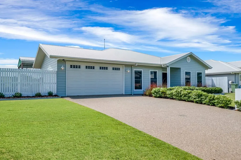 Modern Family Living in Prime Lammermoor Location