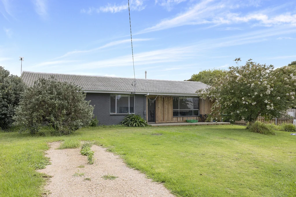 East Bairnsdale 4Kwarto Affordable, Updated & Ready to Invest!
