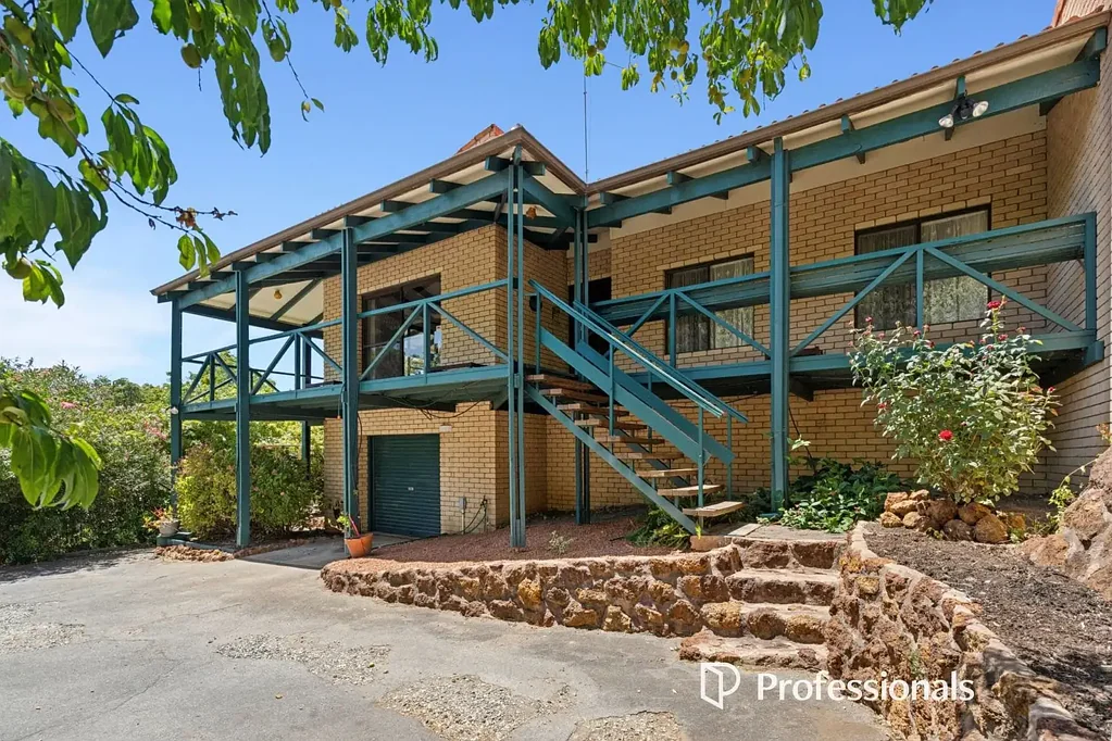 8 Spring Road, Kalamunda, WA 6076