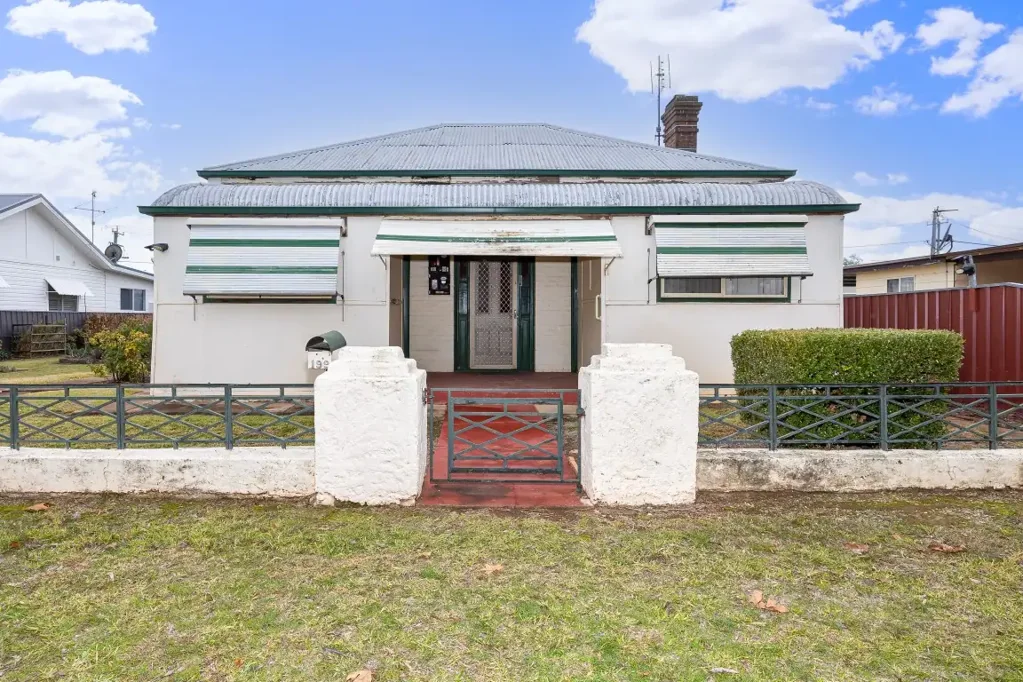 Temora 3 Bedroom Brick House with Big Potential