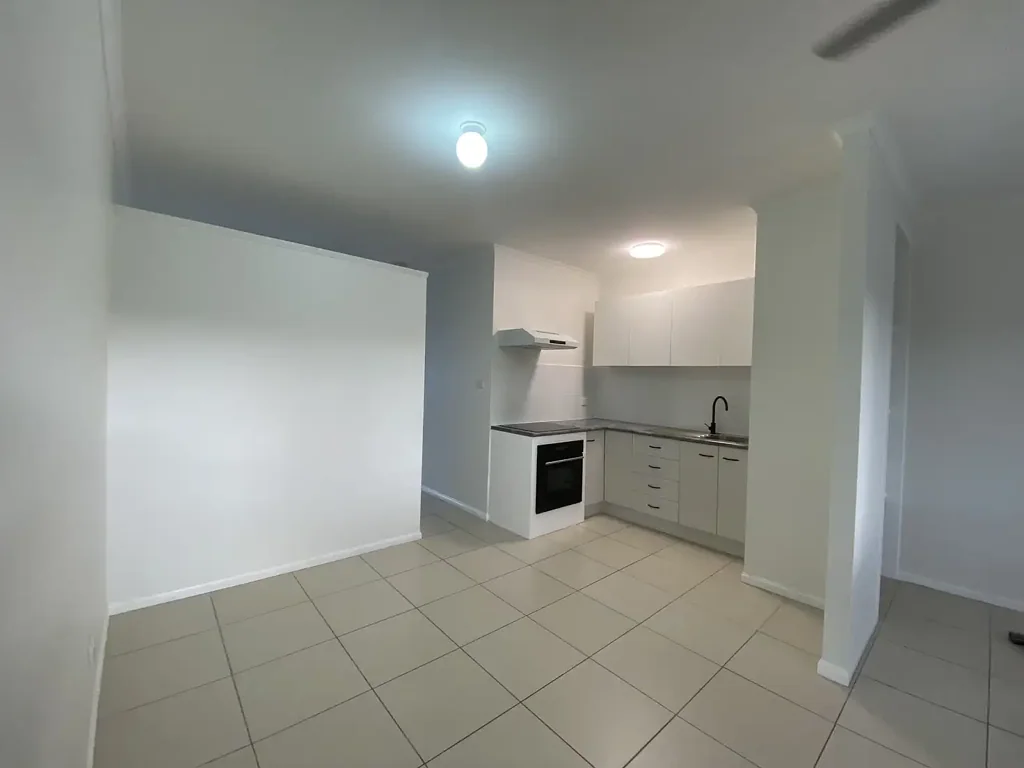 CENTRAL-RENOVATED THIRD FLOOR APARTMENT