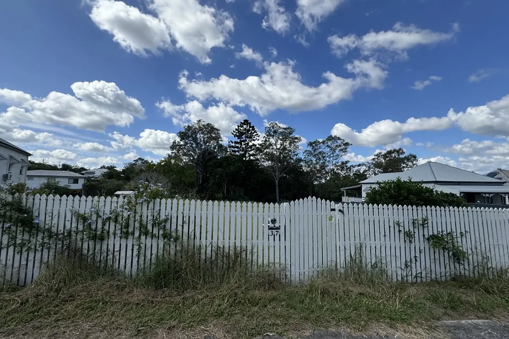 North Ipswich  Outstanding Development Opportunity – 2,251m² on 2 Lots (One Title) | Significant Subdivision Potential (STCA)