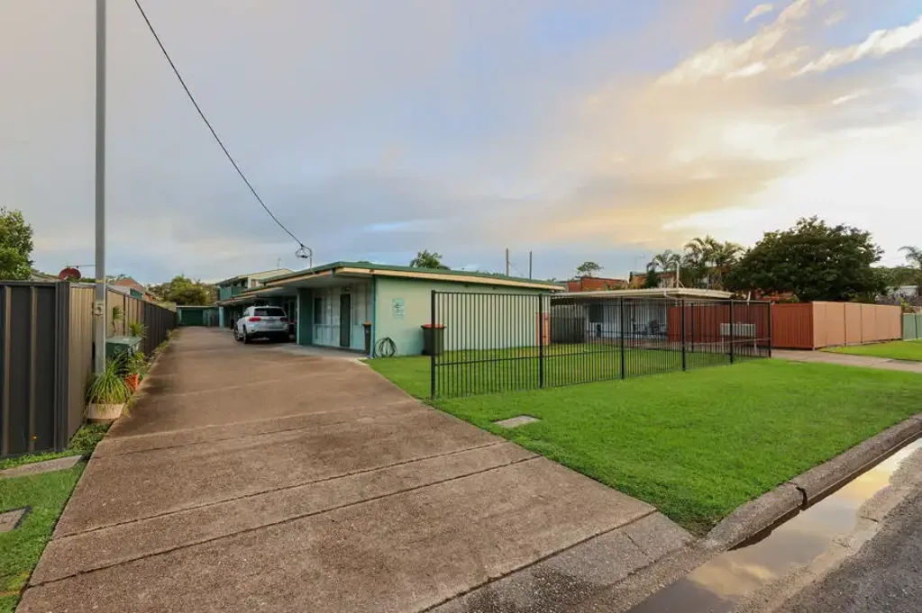 TWO BEDROOM UNIT IN CONVENIENT LOCATION