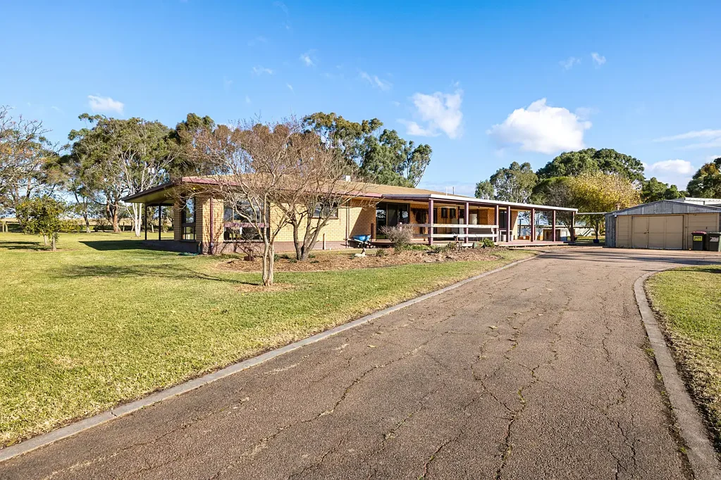 Bairnsdale 4Phòng ngủ Rural Lifestyle Meets Town Convenience – 30 Acres