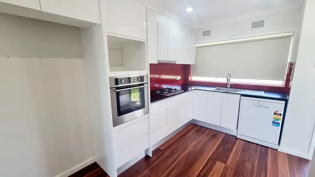 Charming 2-Bedroom Home in Doonside !!