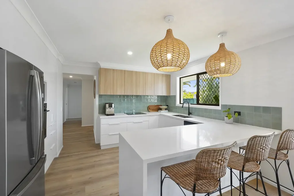 Burleigh Waters 3ਬੈੱਡਰੂਮ Renovated with side access & room to create your own oasis!