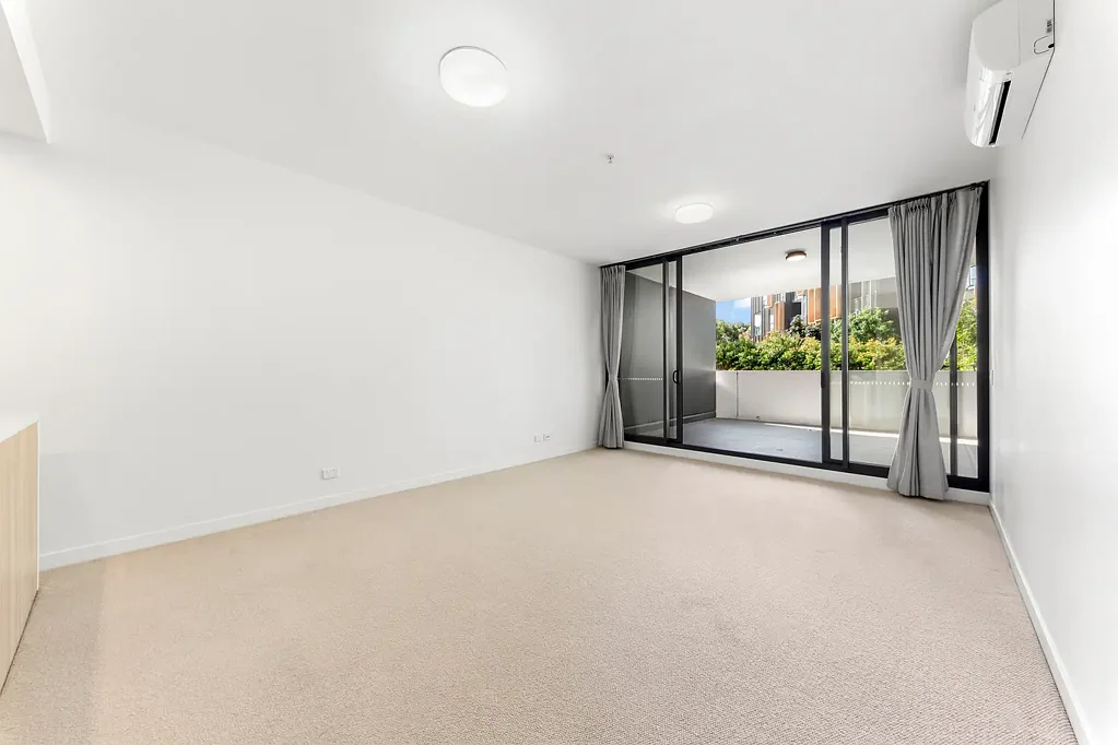 Private Leafy Sunny Home with Large Entertaining Terrace