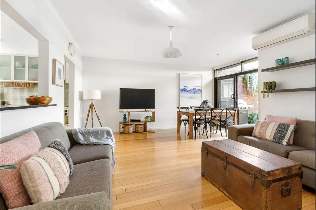 Bright & Private Townhome in Quiet Cul-de-Sac Location