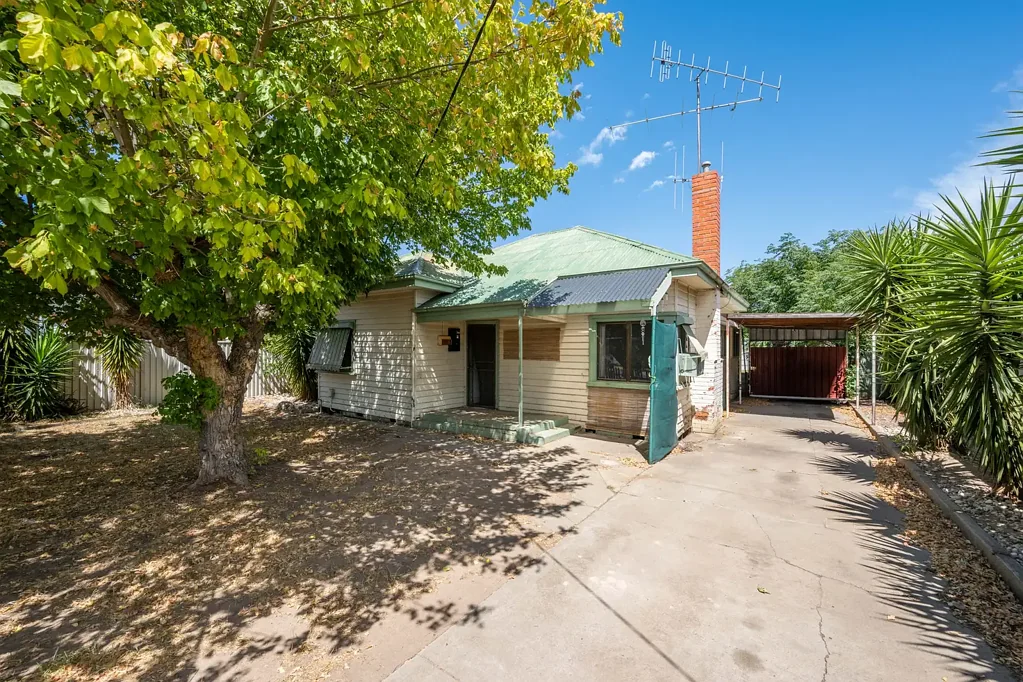 Shepparton 2部屋 Renovate or develop in a central location.