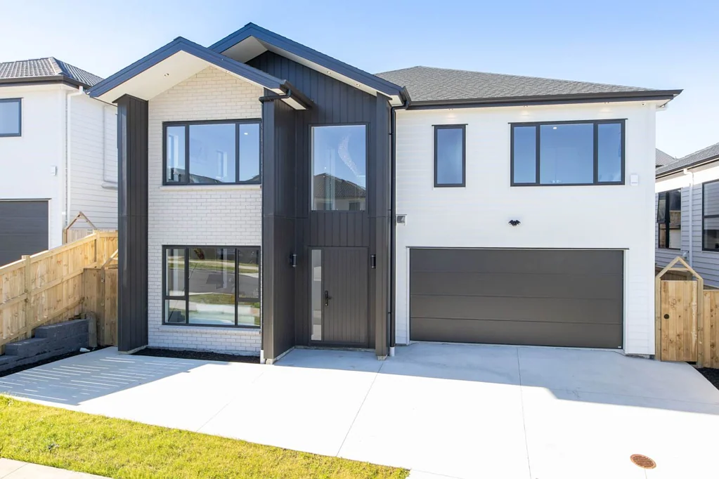 Flat Bush 7Moenga Over 300m2 Floor Area Family Home