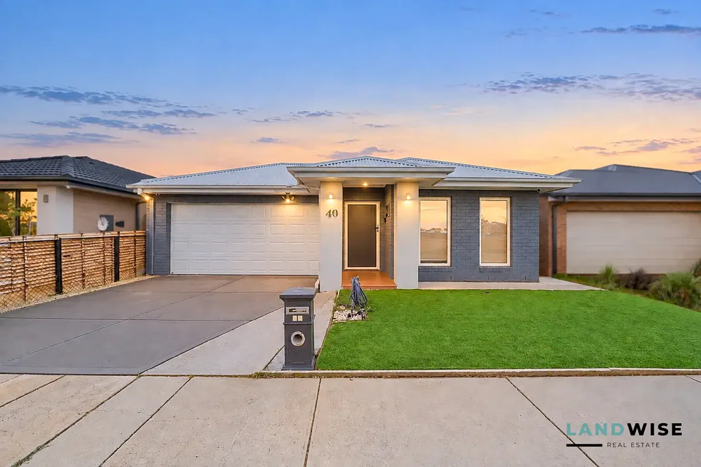 Maddingley 4Moenga Modern Family Living in a Convenient Maddingley Location
Perfect 4-Bedroom Family Home | Multiple Living Zones | Study | Great Location