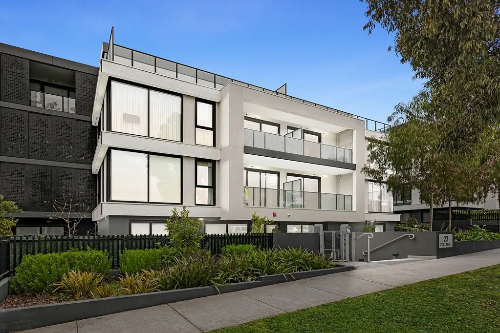 Chadstone 2房 宽敞生活，附带两个安全停车位 Spacious Living with the Bonus of Two Secure Car Spaces