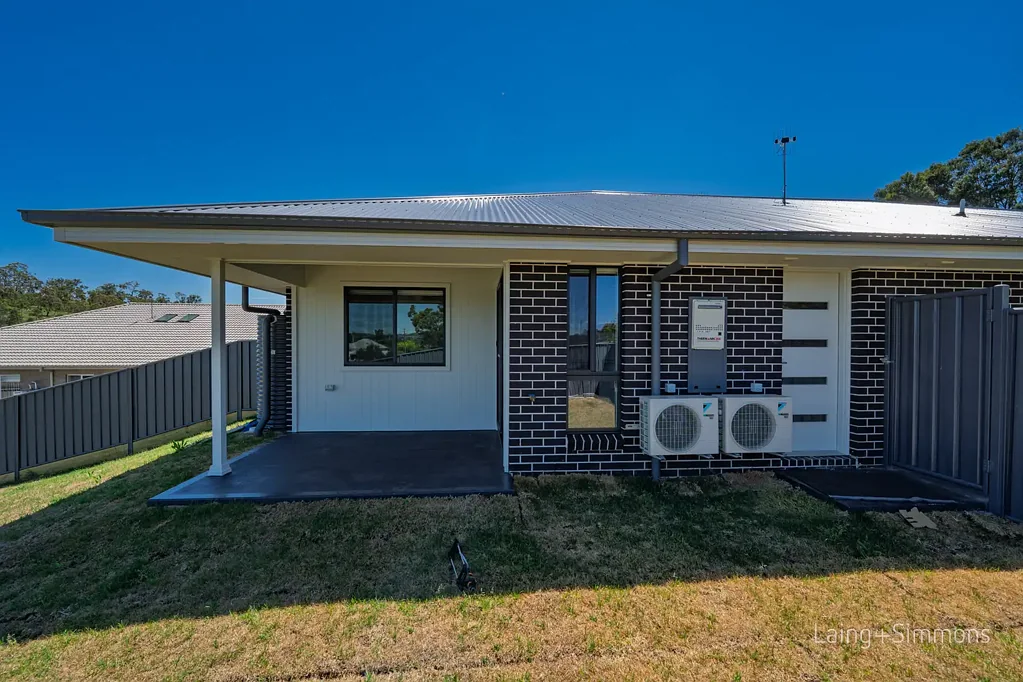 Modern 2-Bedroom Duplex with Garage and Private Yard