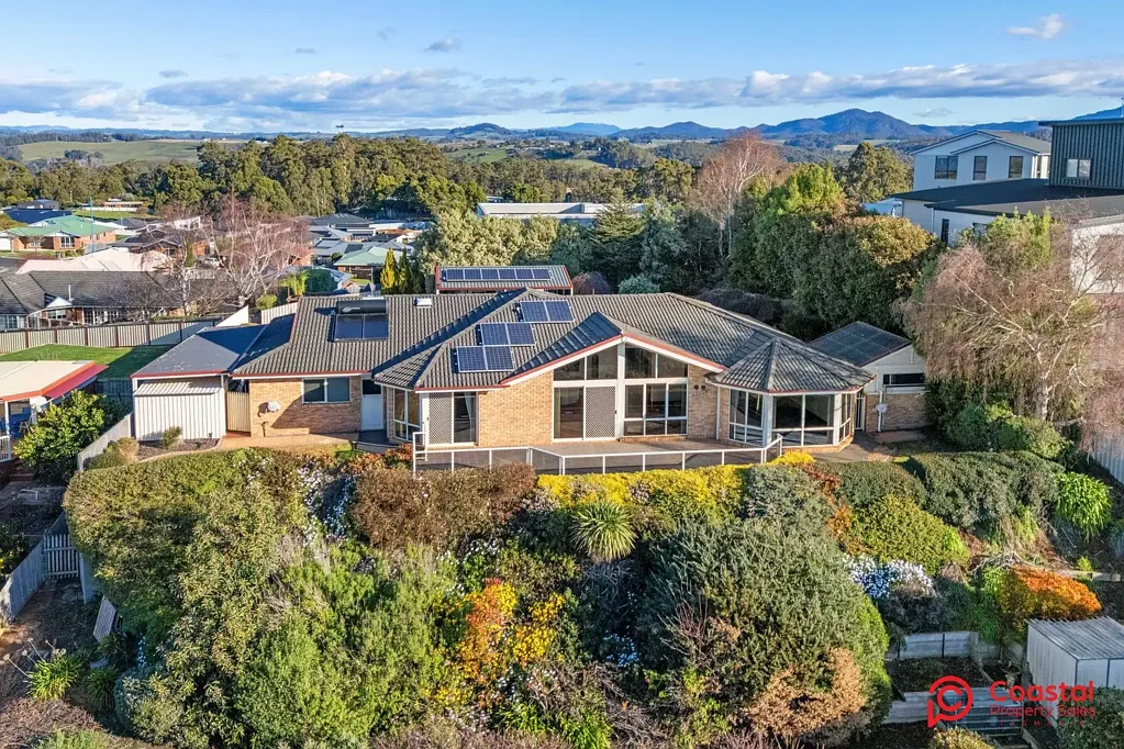 West Ulverstone 3房  UNPARALLELED PRIVACY WITH PANORAMIC VIEWS