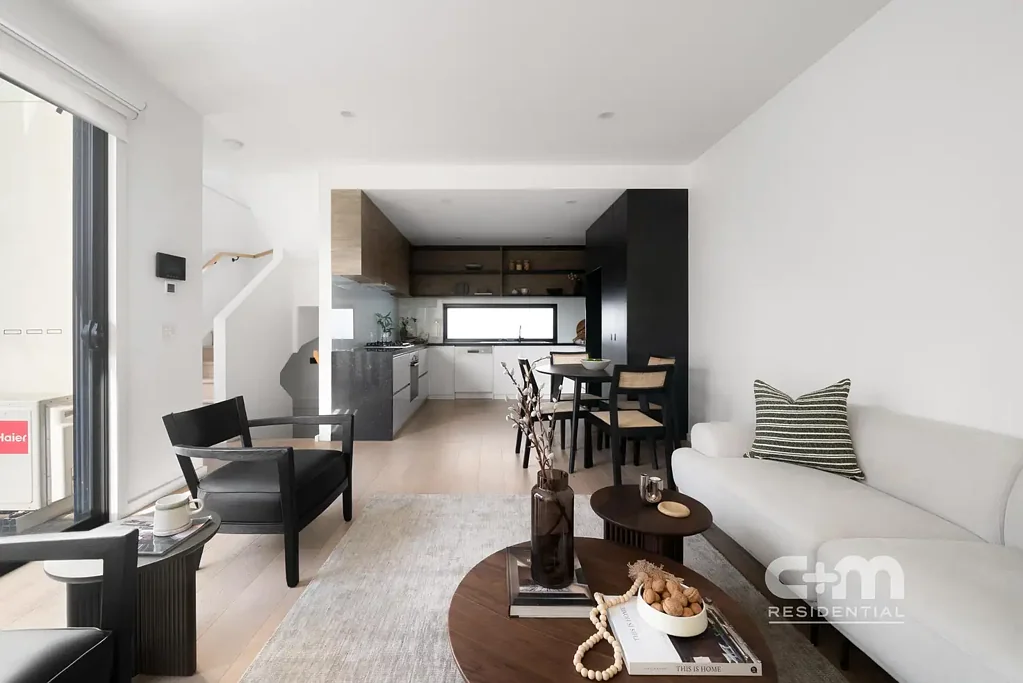 Pascoe Vale 2 Bedroom Modern Living. Prime Location. Nothing To Do.
